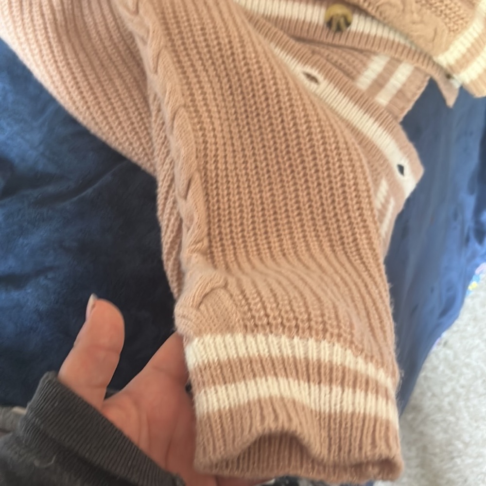 Cardigan - Picture 2 of 3